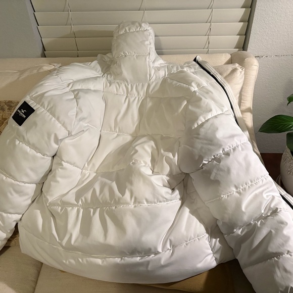 Hollister’s Puffer CollectionXL White - Picture 5 of 5